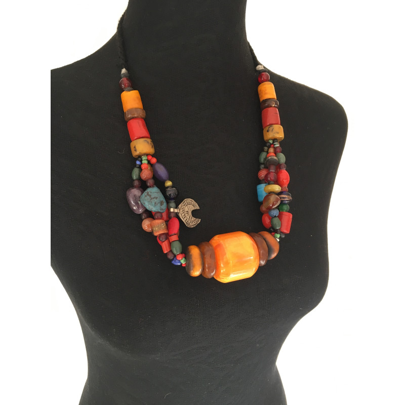 Collier en anciennes perles réemployées