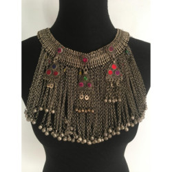 Collier berbère très ancien en argent orné de pierres de couleurs