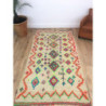 Tapis berbère Azilal fond clair motifs géométriques fluo