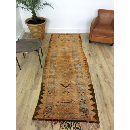 Long tapis berbère Boujad aux teintes marron et orange