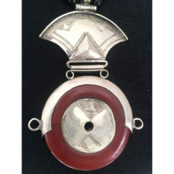 Collier perles noires avec pendentif rouge bordeaux