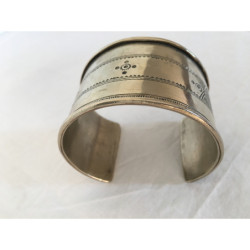 Bracelet berbère marocain orné de gravures