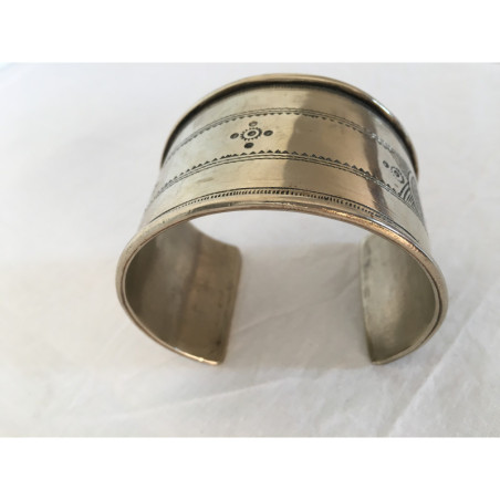 Bracelet berbère marocain orné de gravures