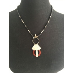 Collier berbère reconstitué avec des pierres anciennes