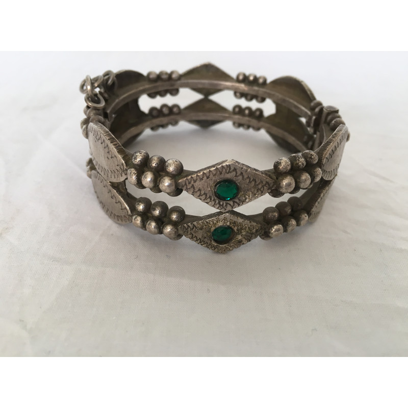 Bracelet ancien en argent orné de pierres