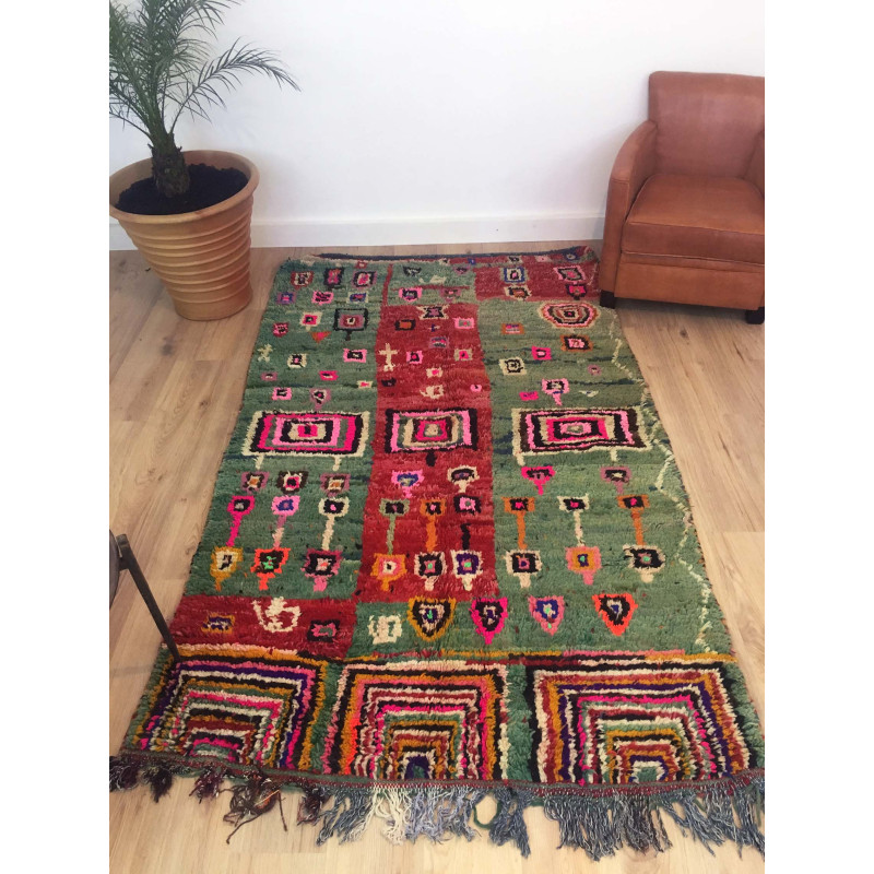 Tapis Boujad très coloré motifs berbères primitifs