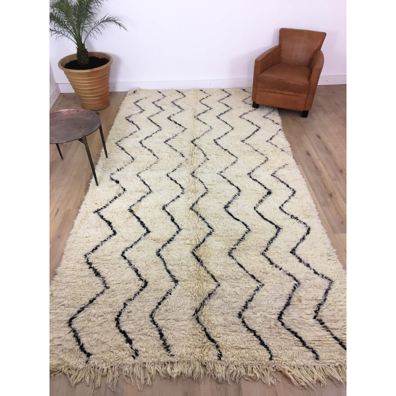 Tapis Beni Ouarain berbère écru et zigzags noirs
