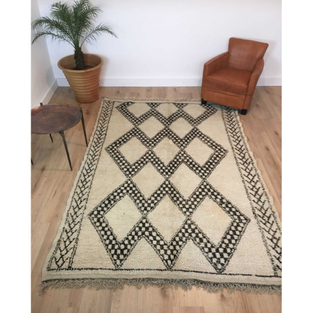 Tapis Beni Ouarain ancien écru et marron grands losanges