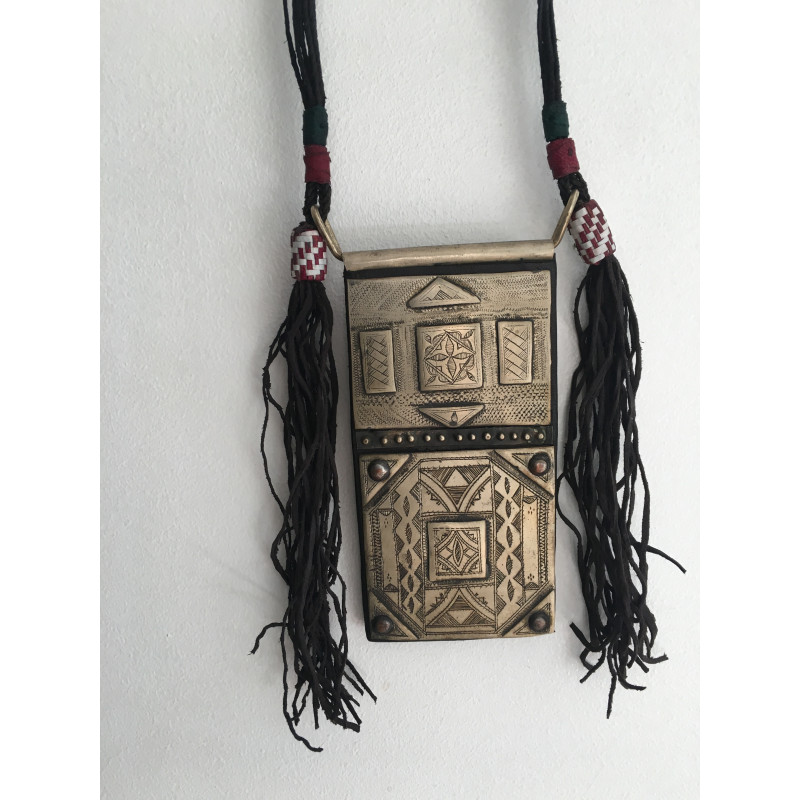 Collier berbère ancien fabrication artisanale