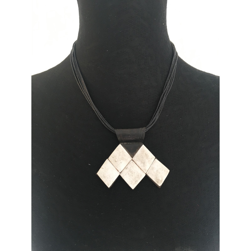 Collier os et cuir