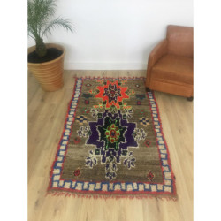 Tapis berbère Boujad original aux motifs ethniques et multiples couleurs