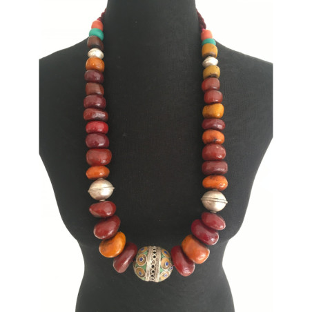 Collier artisanal coloré en pierres anciennes
