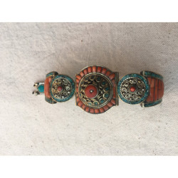 Bracelet berbère orné de gravures et de motifs
