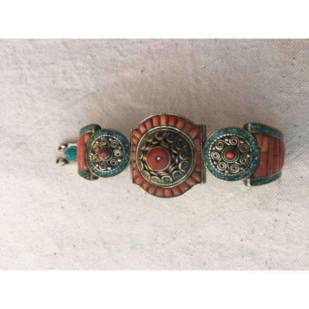 Bracelet berbère orné de gravures et de motifs
