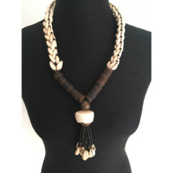 Collier berbère bois et coquillages de fabrication artisanale