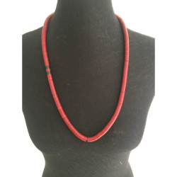 Collier artisanal de couleur rouge