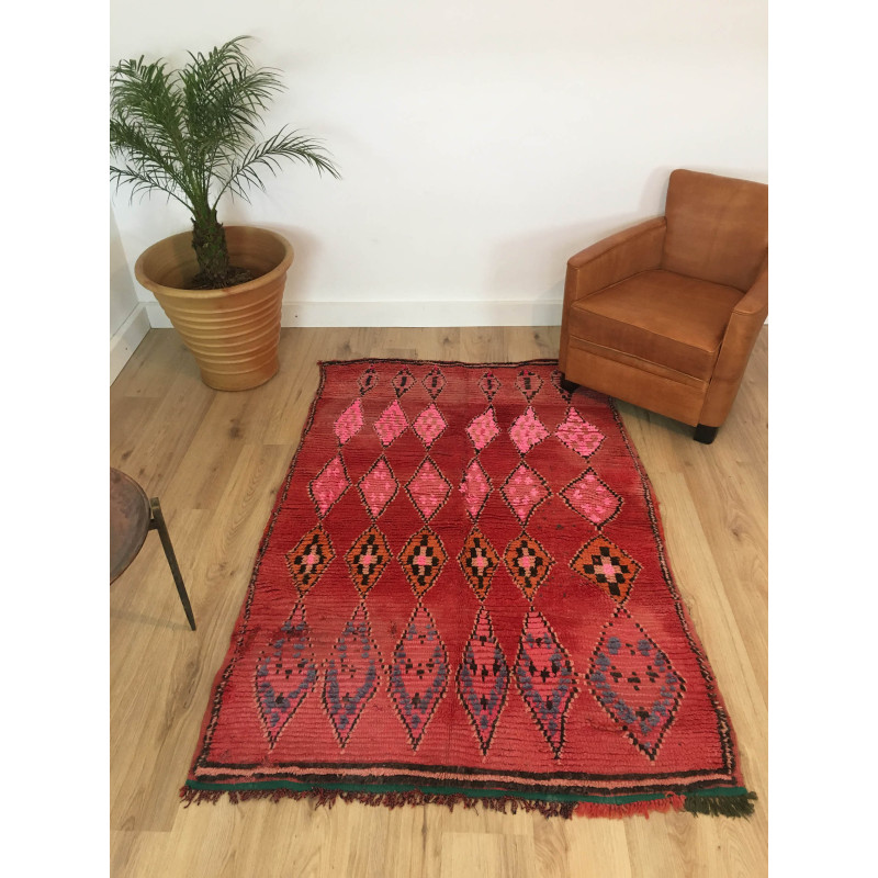 Tapis berbère Boujad rouge rosé motifs losanges
