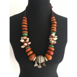 Collier de pierres anciennes