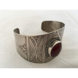 Bracelet en métal et pierre