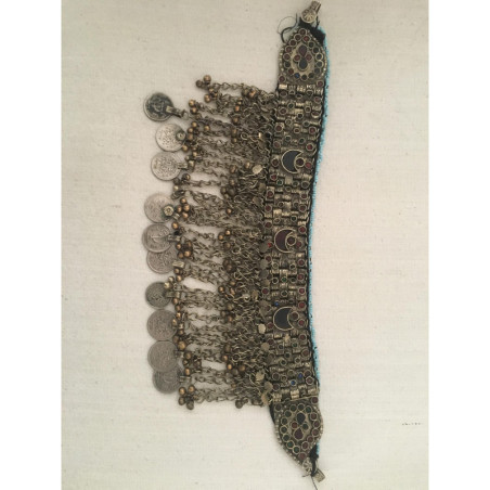 Collier berbère très ancien en argent orné de pierres de couleurs