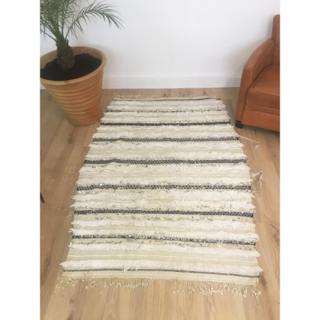 Tapis Handira authentique écru et blanc avec paillettes et lignes colorées